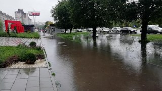 У Львові затопило проспект Чорновола