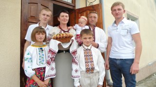 Партія регіонів надала підтримку новоствореній прийомній сім’ї у Мостиському районі