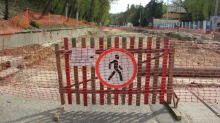 Частину вулиці Яворницького до вересня закрили для транспорту