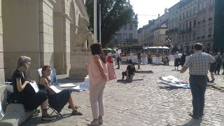 Біля Львівської мерії протестують проти незаконних забудов та реорганізації стоматологій