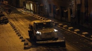62 одиниці спецтехніки прибирали Львів уночі
