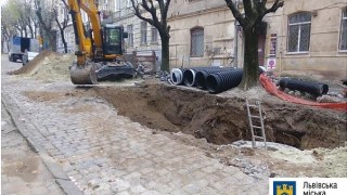 Вулицю Олени Степанівни перекрили на тиждень через руйнування колектора