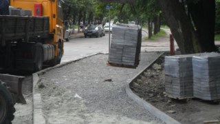 До вересня у Львові відремонтують зупинку на Стрийській та тротуари на Сихові