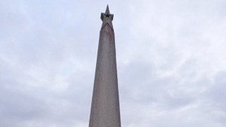 У селі на Миколаївщині демонтують обеліск з комуністичною зіркою
