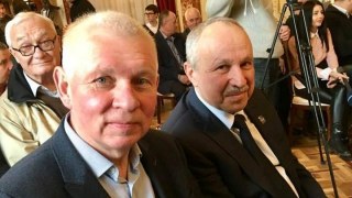 Депутат Моравецький зібрав півтора мільйона гривень готівки