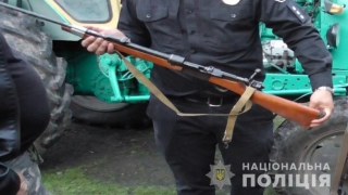 На Львівщині поліцейські затримали поціновувача старої зброї
