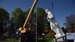 На території Мостиської ОТГ демонтували пам'ятник радянському солдату