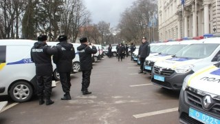 На львівських виборчих дільницях поліція незаконно фотографує посвідчення спостерігачів