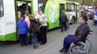 У Львові облаштовують зупинку транспорту, пристосовану для людей з особливими потребами
