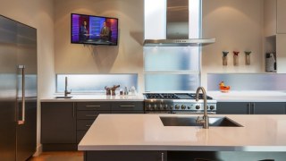 Чотири поради як обрати телевізор на кухню
