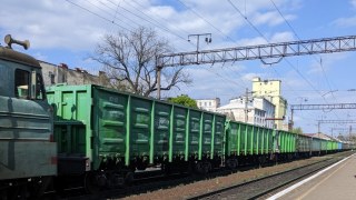 Локомотивна бригада Львівської залізниці злила майже три тонни дизпального