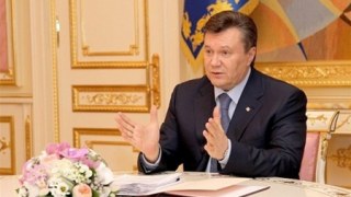 Янукович підписав закон про збільшення матеріальної допомоги випускникам-сиротам