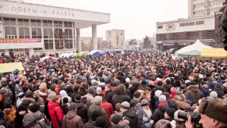 Азаров заборонив залучати до мітингів викладачів та студентів