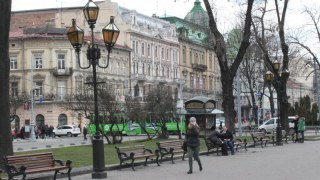 На проспекті Свободи у Львові ремонтують тротуари