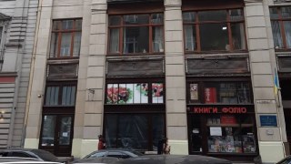 У Львові їдальню Франкового вишу незаконно перетворили на кафе-бар