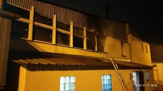 У Львові під час пожежі на СТО згоріли два автомобілі