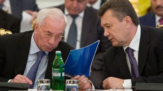 Янукович погрозив Азарову і уряду, що скасує їм відпустки