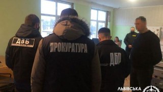 Директора комунального підприємства Пустомитівської ОТГ затримали на хабарі у 15 тисяч доларів