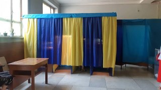 У Дрогобичі пенсіонер порвав виборчі бюлетені