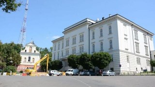 Ремонт каналізаційного колектора на Винниченка закінчать наступного тижня