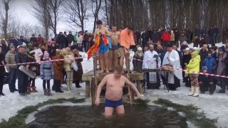 На Львівщині на Водохреща офіційно дозволили скупатися у 41 водоймі