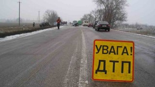 На Львівщині перекинувся бус: постраждали троє людей