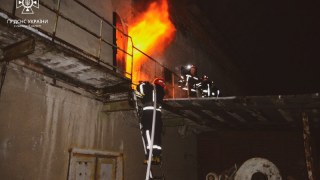 Понад 40 рятувальників гасили пожежу двоповерхівки у Львові