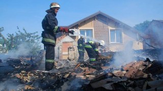 На Львівщині пожежу будівлі ліквідовували 10 рятувальників