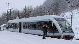 Укрзалізниця задіяла 4 автобуси на маршрут Варшава - Рава-Руська, де поїзд не вийшов в рейс через негоду