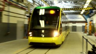 Львівський низькопідлоговий трамвай транспортували в депо