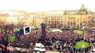 У Львові студентська євроінтеграційна хода зібрала вже 10 тисяч осіб (ФОТО)