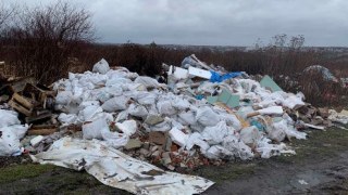 На Пустомитівщині виявили два незаконні звалища сміття