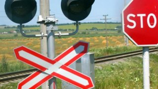 На Львівщині легковик зіткнувся з тепловозом на залізничному переїзді
