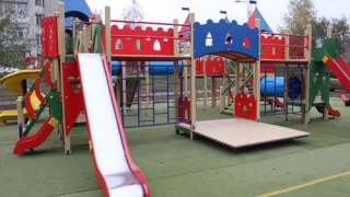 Депутат просить Садового побудувати ігрові майданчики в дитсадку на Сихові