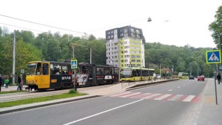 У Львові трамвай збив 18-річну дівчину