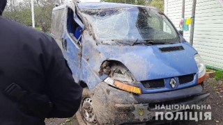 На Самбірщині перекинувся мікроавтобус: постраждали двоє малих дітей