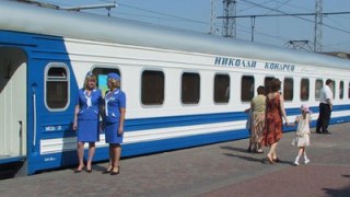 На "пікові" дні Укрзалізниця додала вагони до поїздів кримського напрямку
