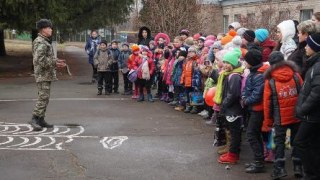 Львівські прикордонники на сході України проводять зустрічі з дітьми