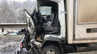 На Яворівщині зіткнулися дві вантажівки: є постраждалі
