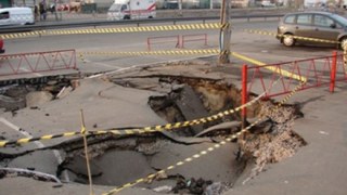 У Львові провалився каналізаційний колектор