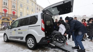 У Львові запрацювало Інклюзивне таксі для маломобільних жителів громади
