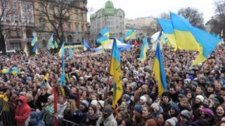 Львівський Євромайдан вимагає від Порошенка нейтралізувати терористів та розпустити Раду