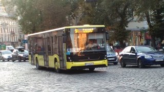 У львівську маршрутку по-новому впускатимуть пасажирів
