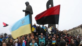 Львівський євромайдан просить допомоги у політиків