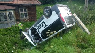 На Сколівщині 19-річний водій мікроавтобуса збив жінку з двома дітьми