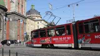 У центрі Львова трамвай збив п'яного пішохода