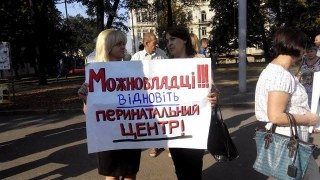 Працівники Львівського перинатального центру скаржаться на головного лікаря