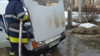 На Золочівщині згоріла автівка ЗАЗ Таврія