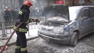 У Львові в іномарці виникла пожежа