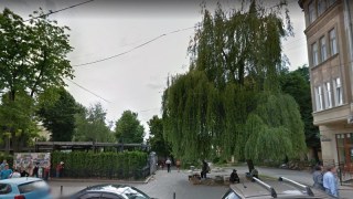 У Львові можуть дозволити відкрити кафе поблизу самобуду Брезіцьких на площі Осмомисла